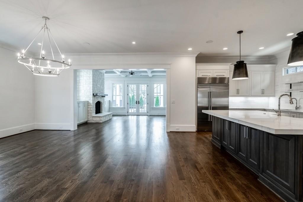 230 Peachtree Cir NE