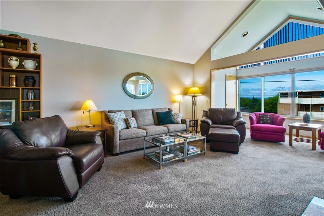 301-233 3rd Ave
