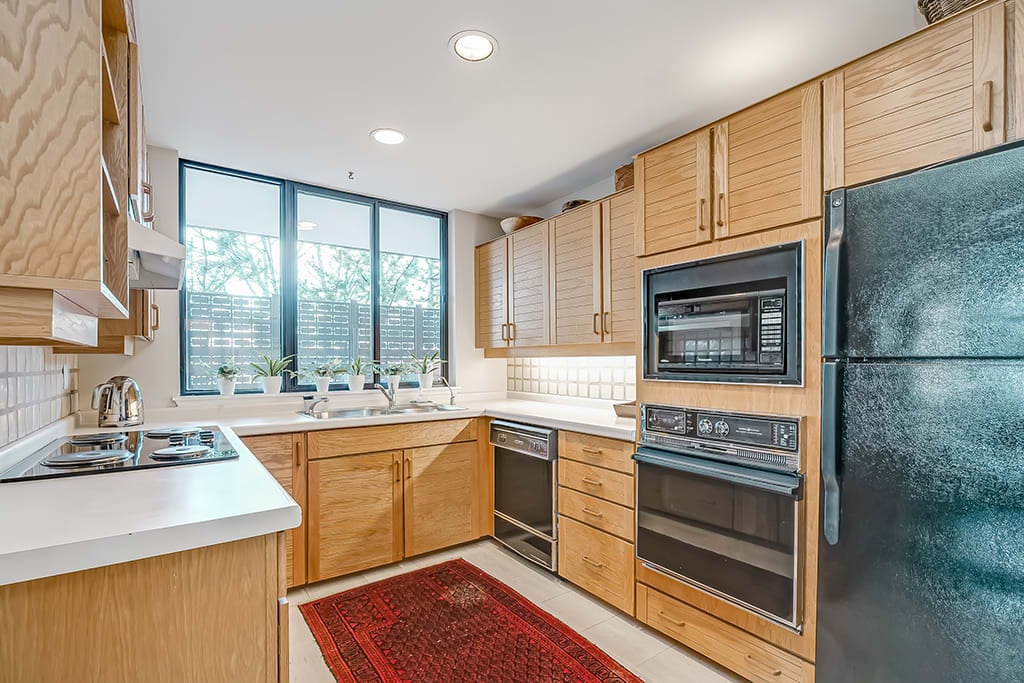 100 Lakeshore Road E Unit: 501