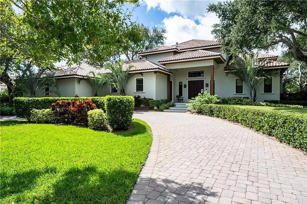 1611 W Camino Del Rio