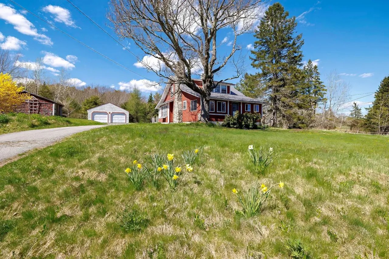 New Lisiting! 351 Crooked Road, Bar Harbor, ME 04609 – $559,000