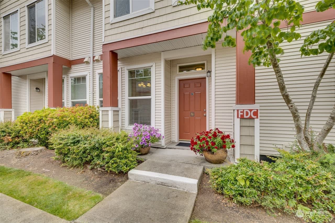 New Listing!!! 14902 29th Ave W, F103, Lynnwood