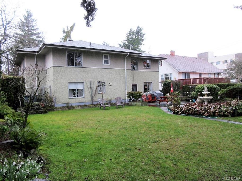 3925 Quadra St