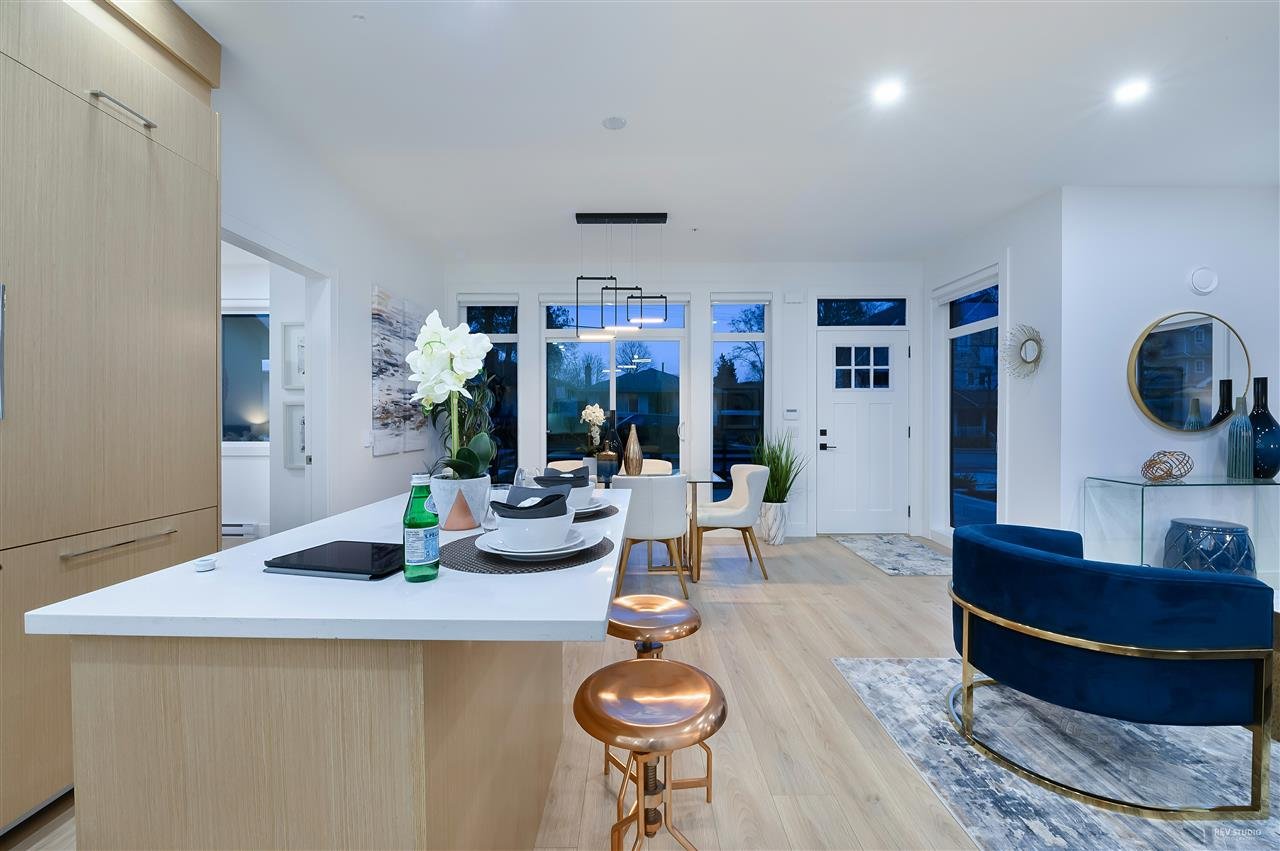 207-7131 17th Ave