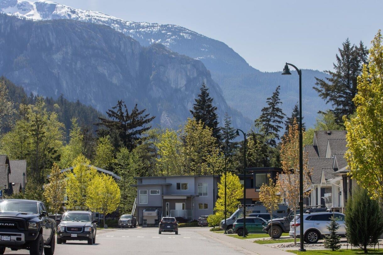 39253 Falcon Cres