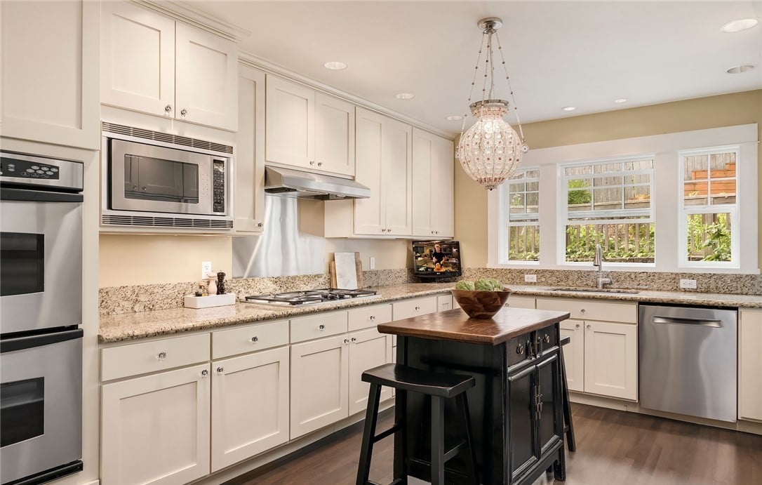 1511 Madrona Dr