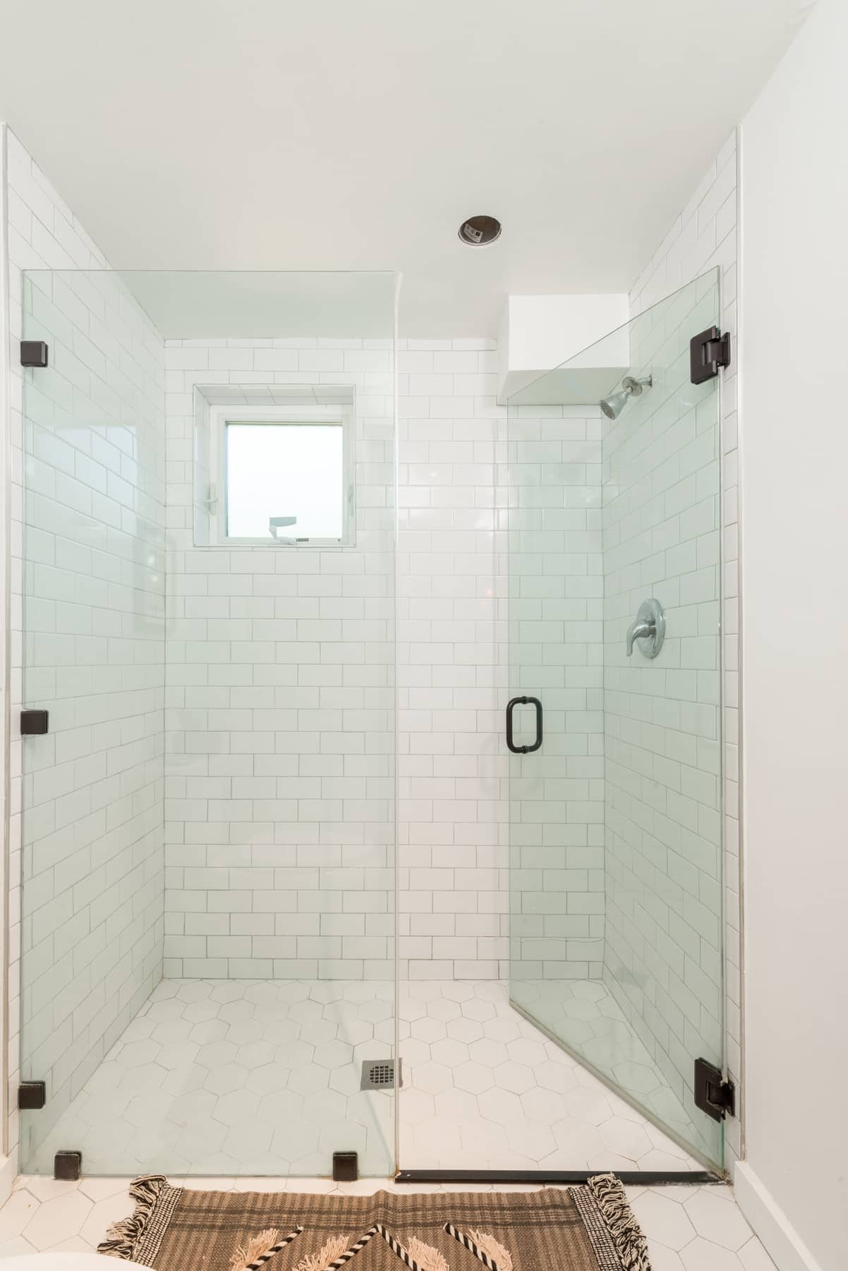 Silver Lake Hide-Away with Views and Guest Suite!