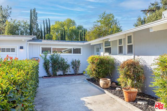 22835 Calabash St, Woodland Hills, CA