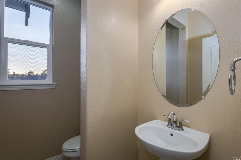 221 Jacquelyn Ln
