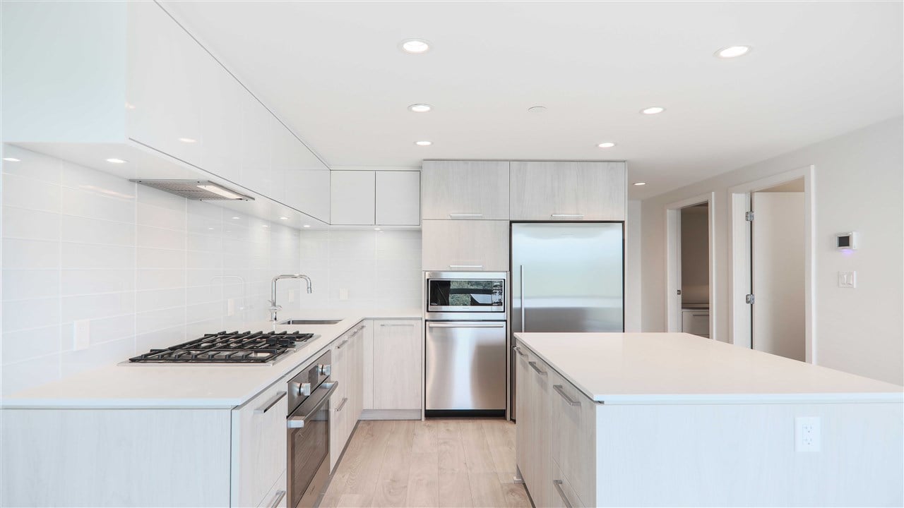 2201-680 Seylynn Cres