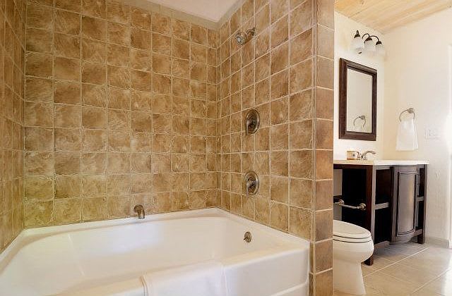 137 E Carmel Valley Rd APT 4
