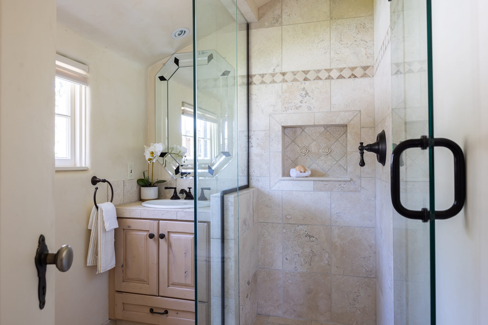 Charming Carmel Jewel - Mission 2NW of 1st
