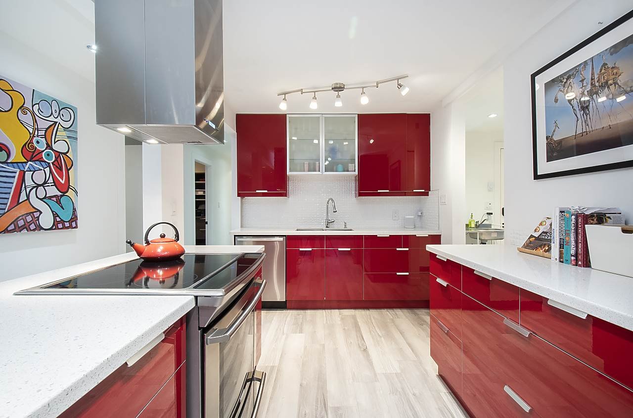 1140 W 17 St
