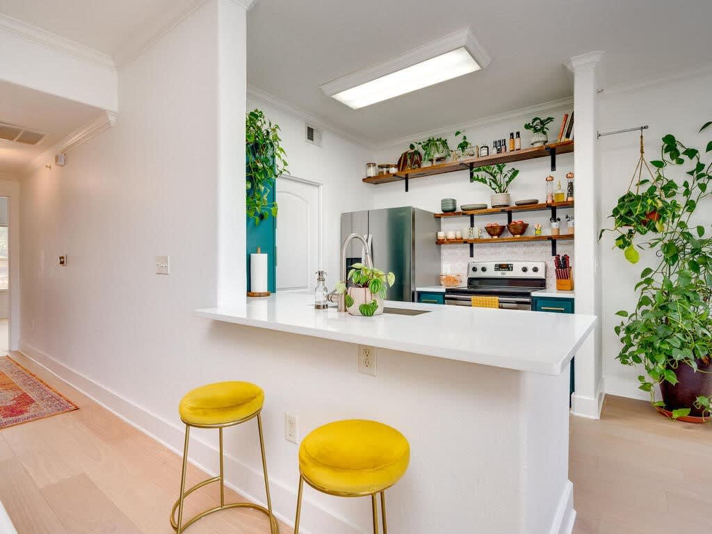 6810 Deatonhill Drive