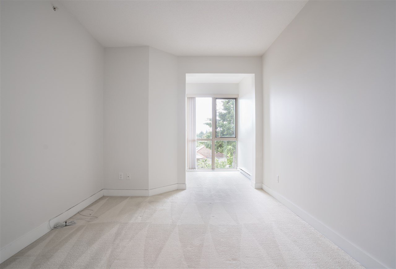 403-4550 Fraser St