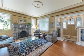 1636 Hollywood Cres