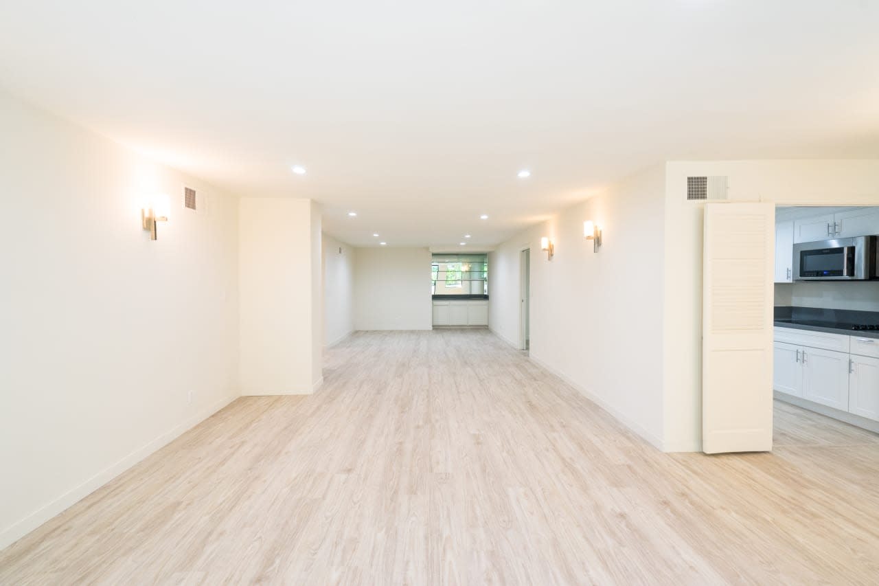Bright and Open Maple Apartment