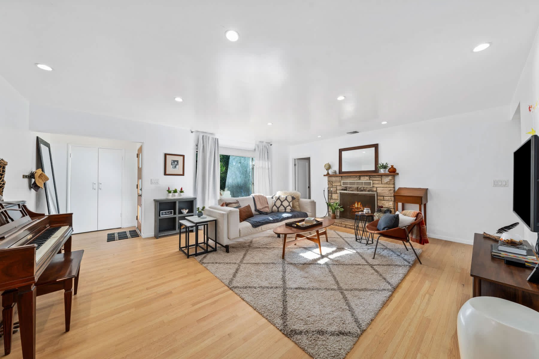 1518 Valley Dr, Topanga