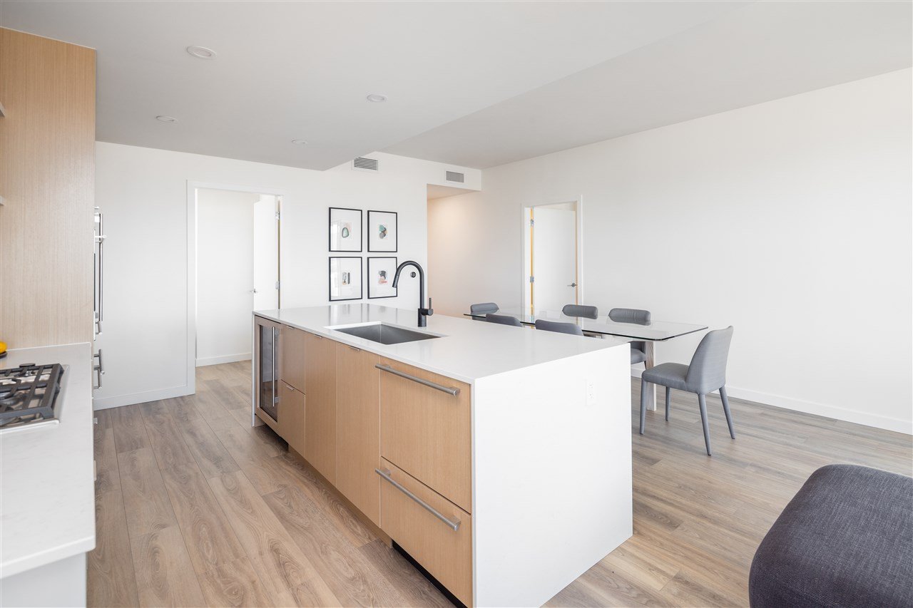 709-210 5th Ave