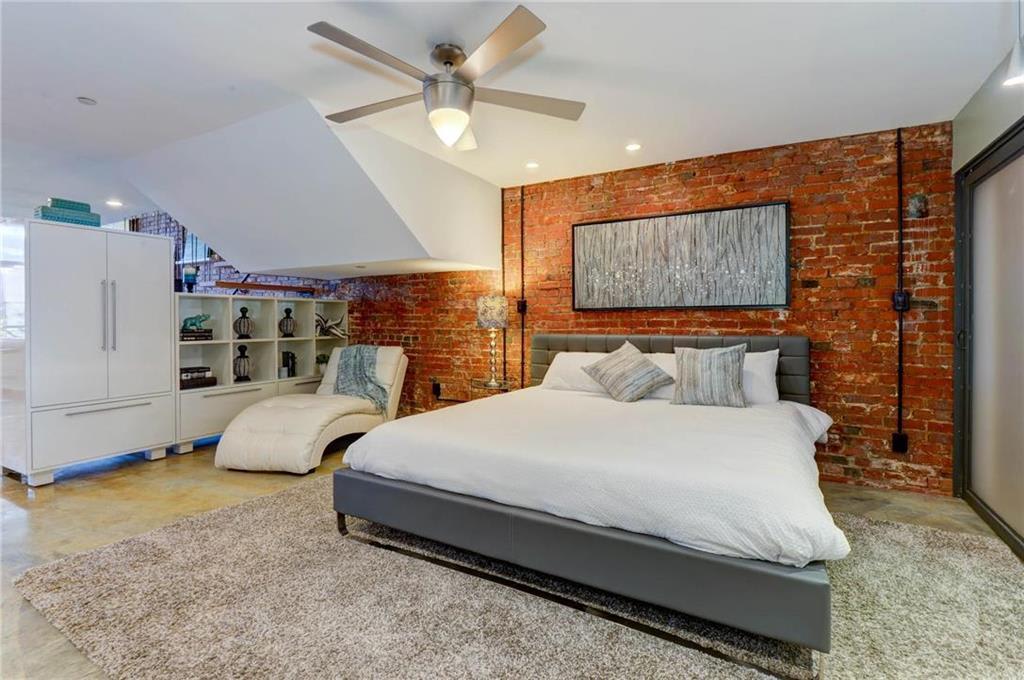 306 W 7th St Unit 304