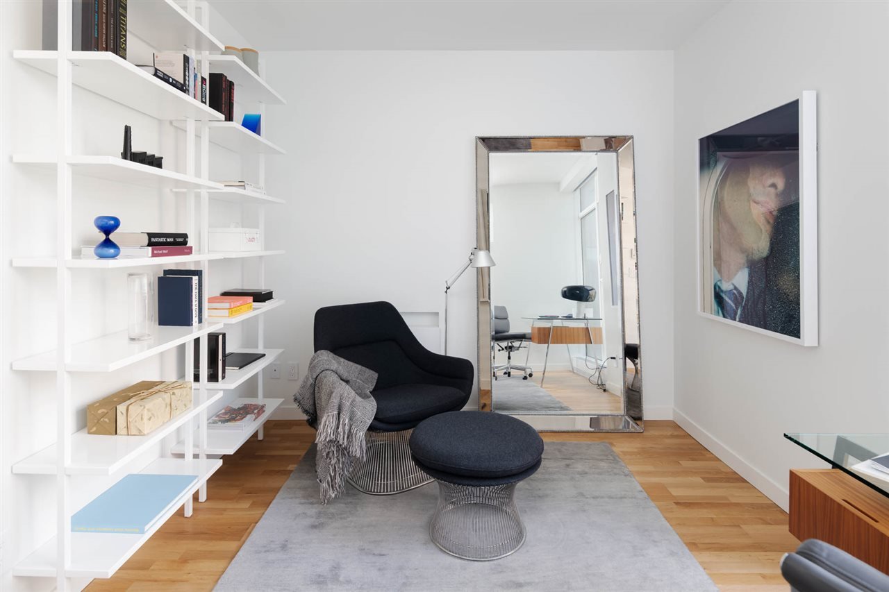 302-1555 W 8th Ave
