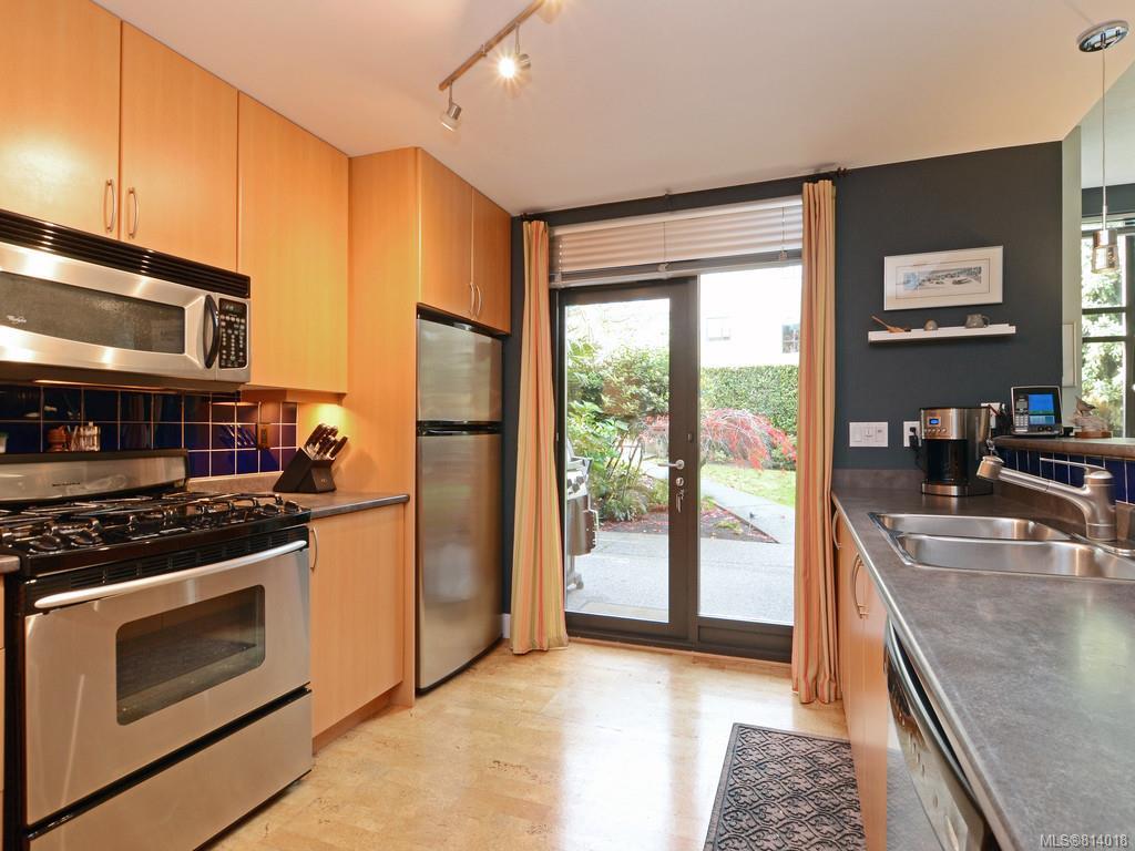 104-300 Waterfront Cres