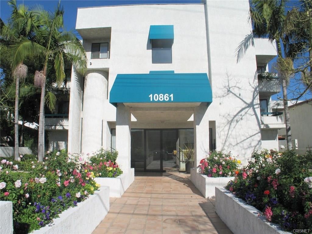 10861 Moorpark St 205 Toluca Lake CA