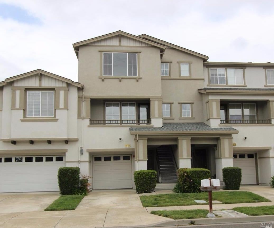 2525 Edgewater Dr