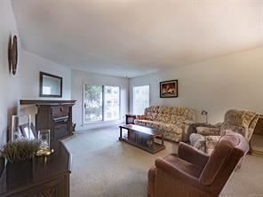 304-2360 James White Blvd, Sidney