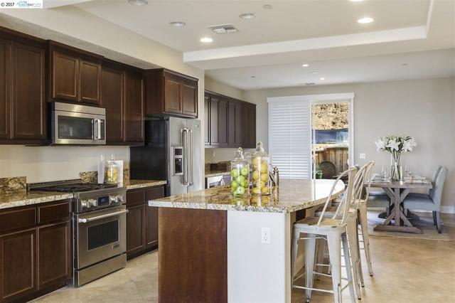 6496 Bayview Dr, Oakland, CA 94605