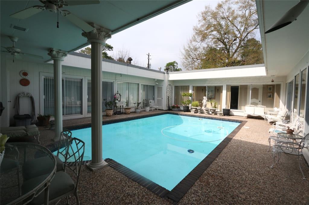 11 Inwood Oaks Dr