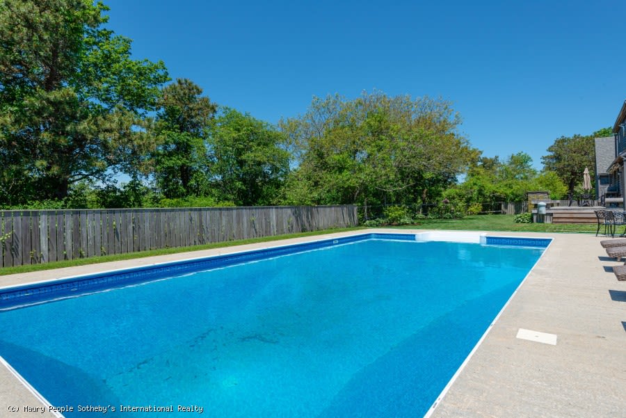 8 Burnt Swamp Ln