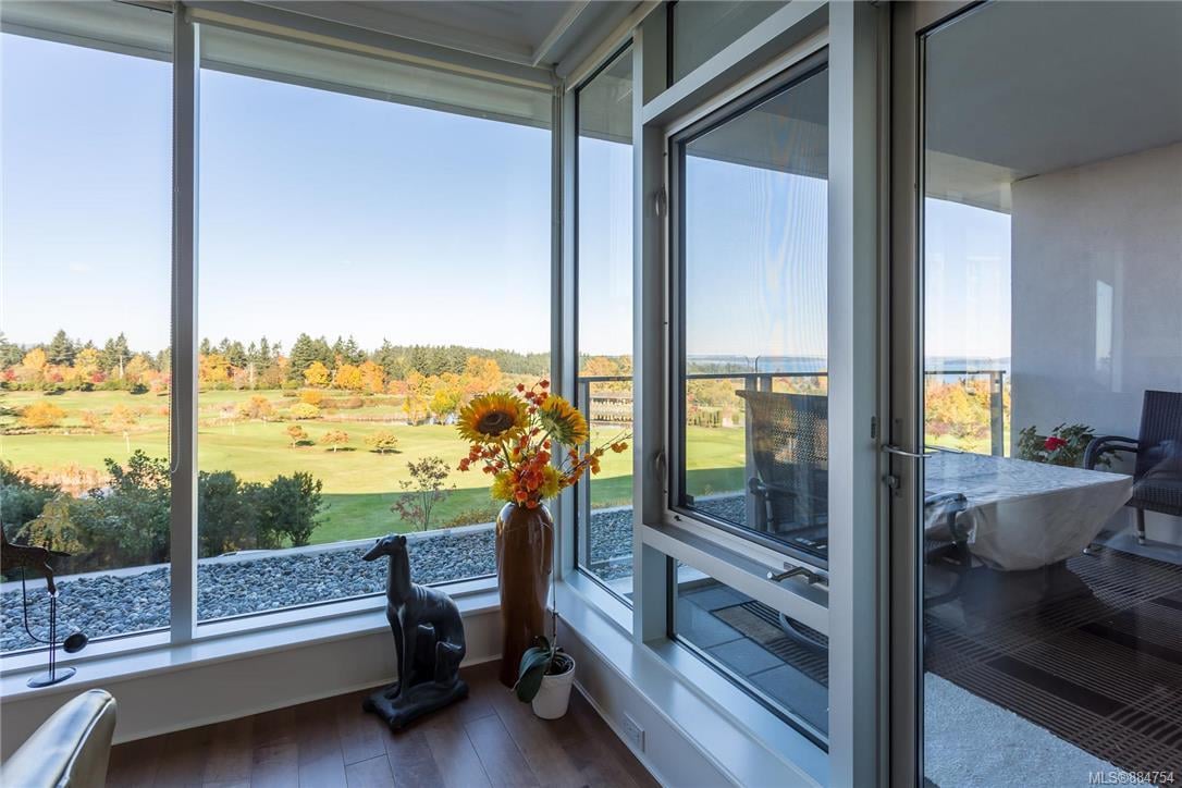 303-5332 Sayward Hill Cres