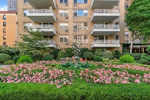40 East 9th St. Unit: 7-F
