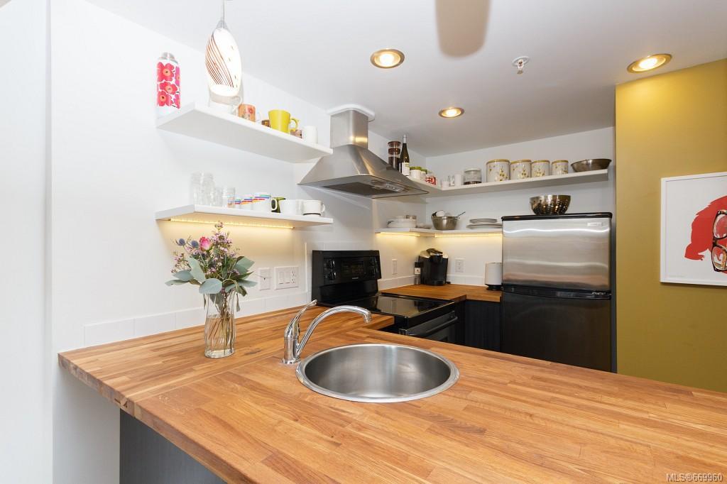 202-562 Yates St, Victoria