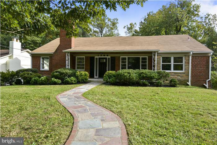 1304 Woodside Pkwy