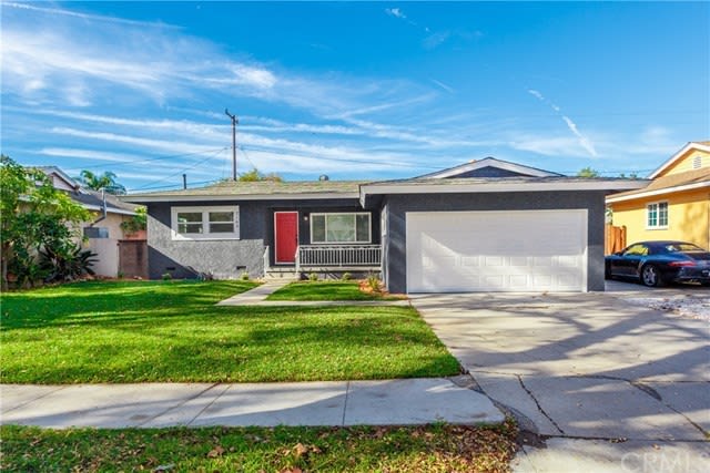 2103 N Studebaker Rd