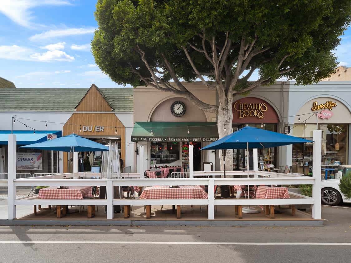 125-135 N Larchmont Blvd