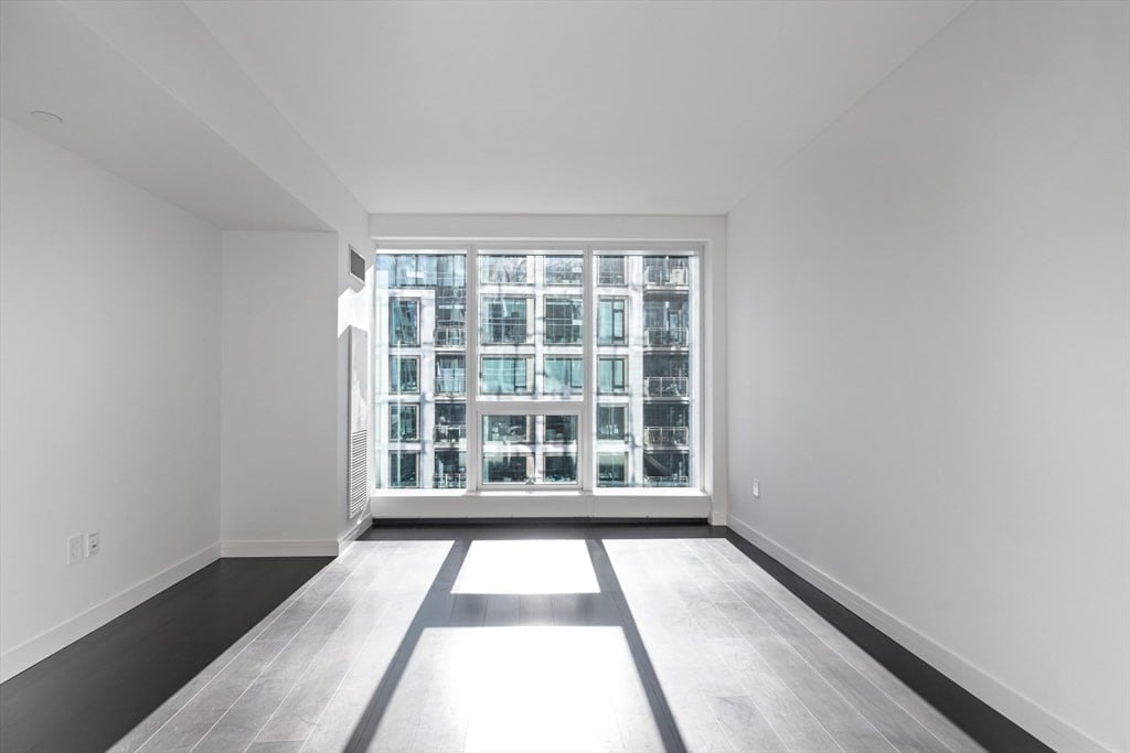 150 Seaport Blvd #15F