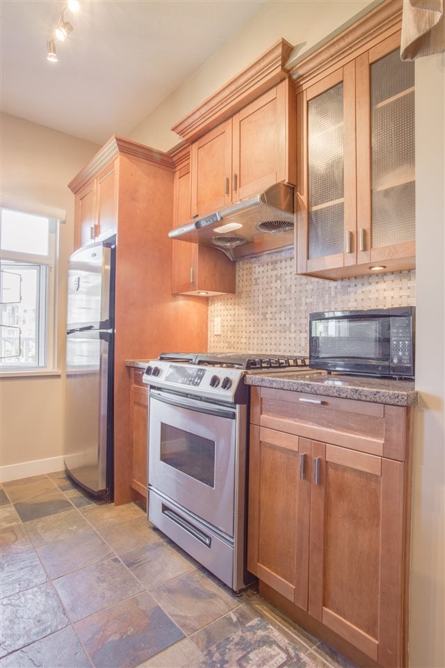 98-7388 Macpherson Ave
