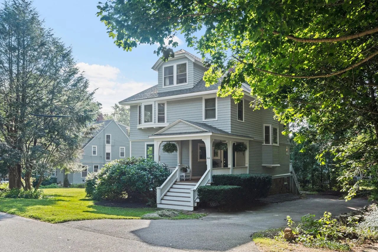 New Listing! 44 Ocean View Road, Cape Elizabeth, Maine – $1,090,000