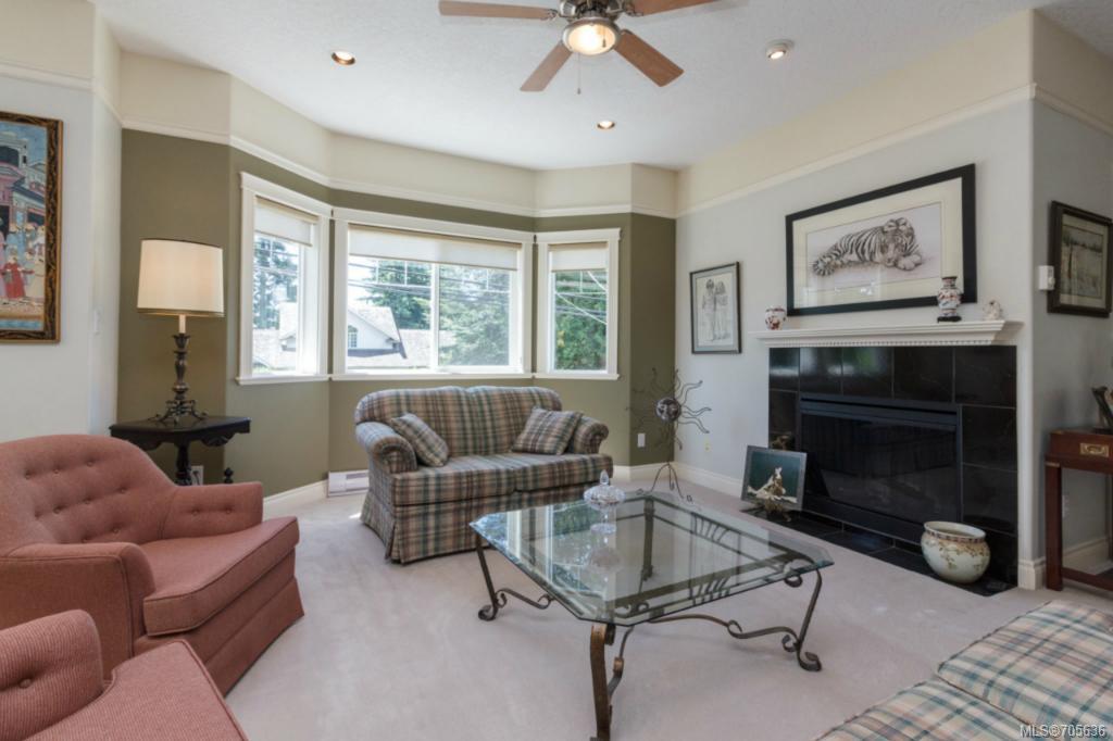 744 Claremont Ave, Saanich