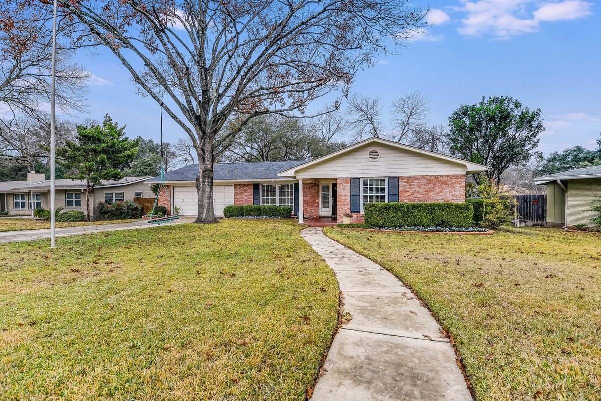 2915 Woodcrest Drive - Terrell Heights
