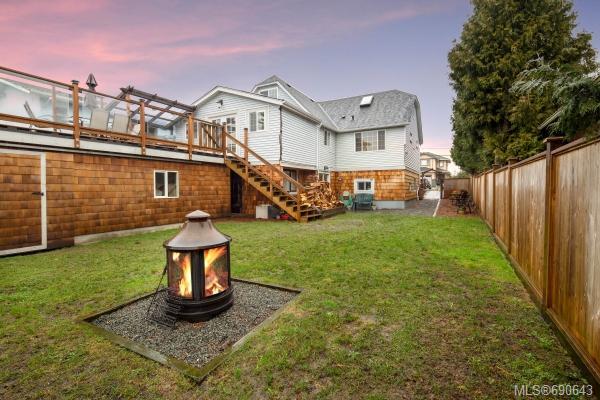 271 Cadillac Ave, Saanich