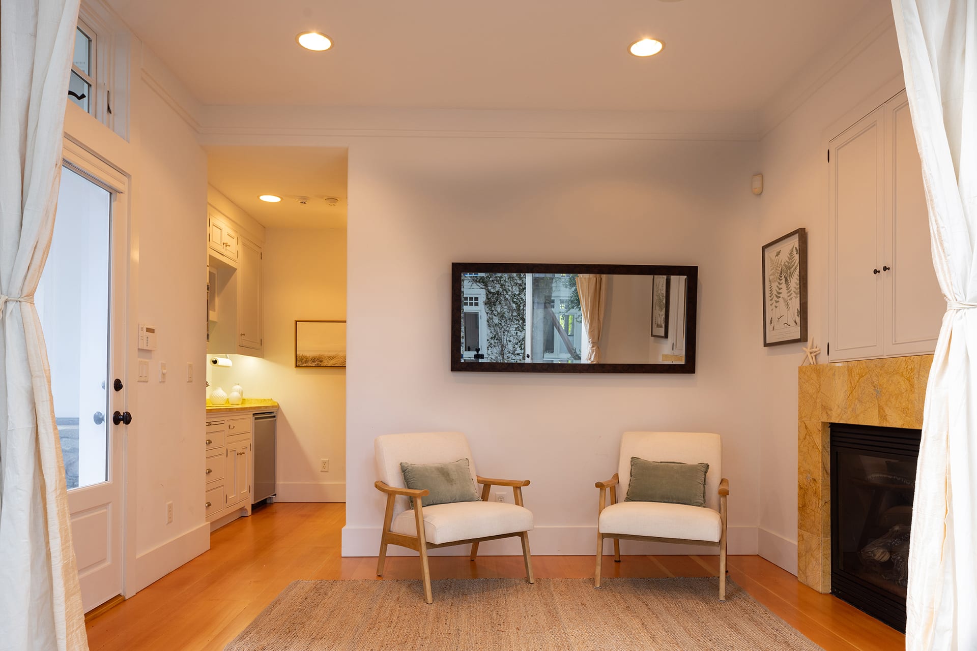 Luxurious Oceanfront Living - 106 Livermore Avenue