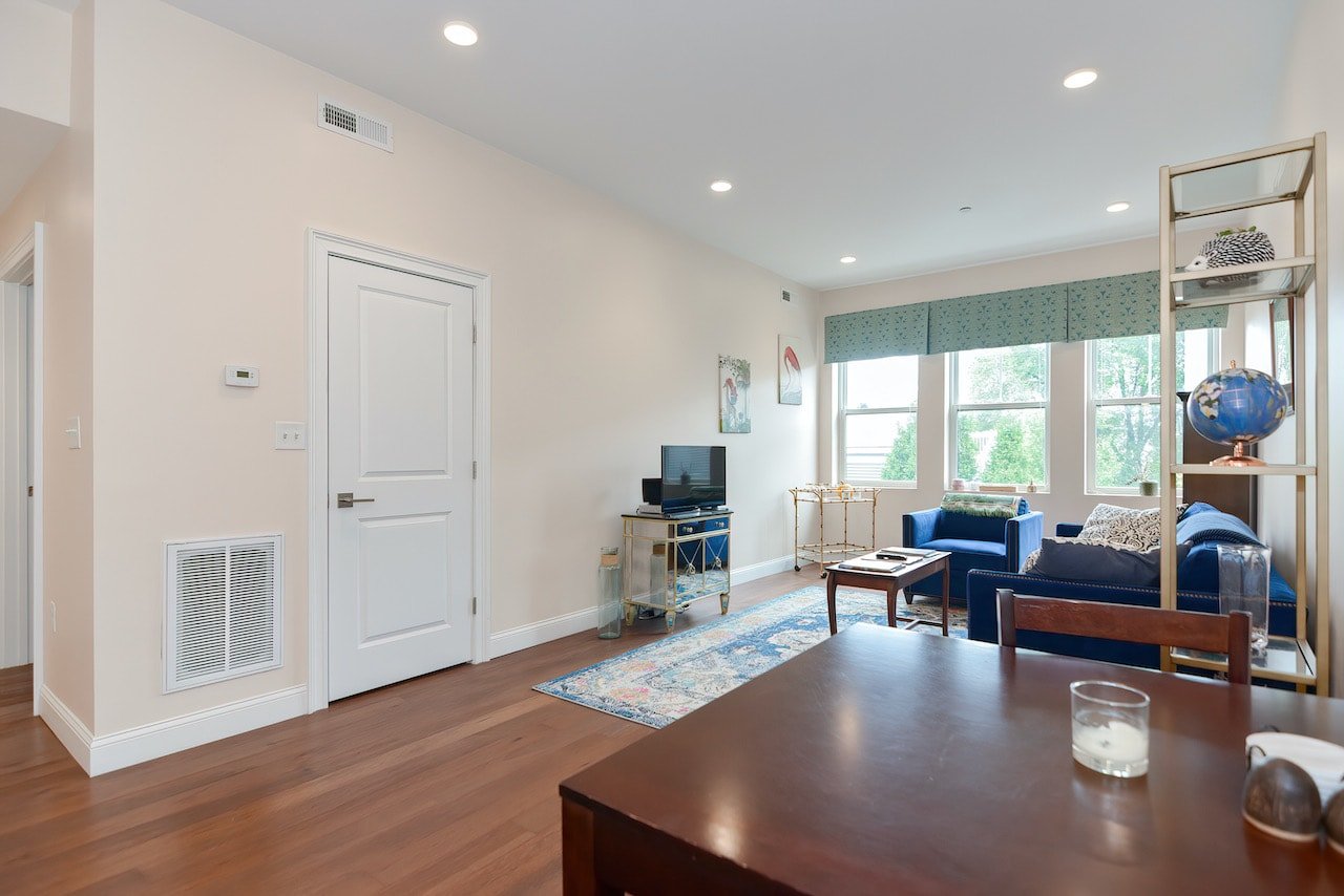 South Boston - Sunny 1 bed 1 bath w. Garage Parking & Central AC! July 15 or August 1!