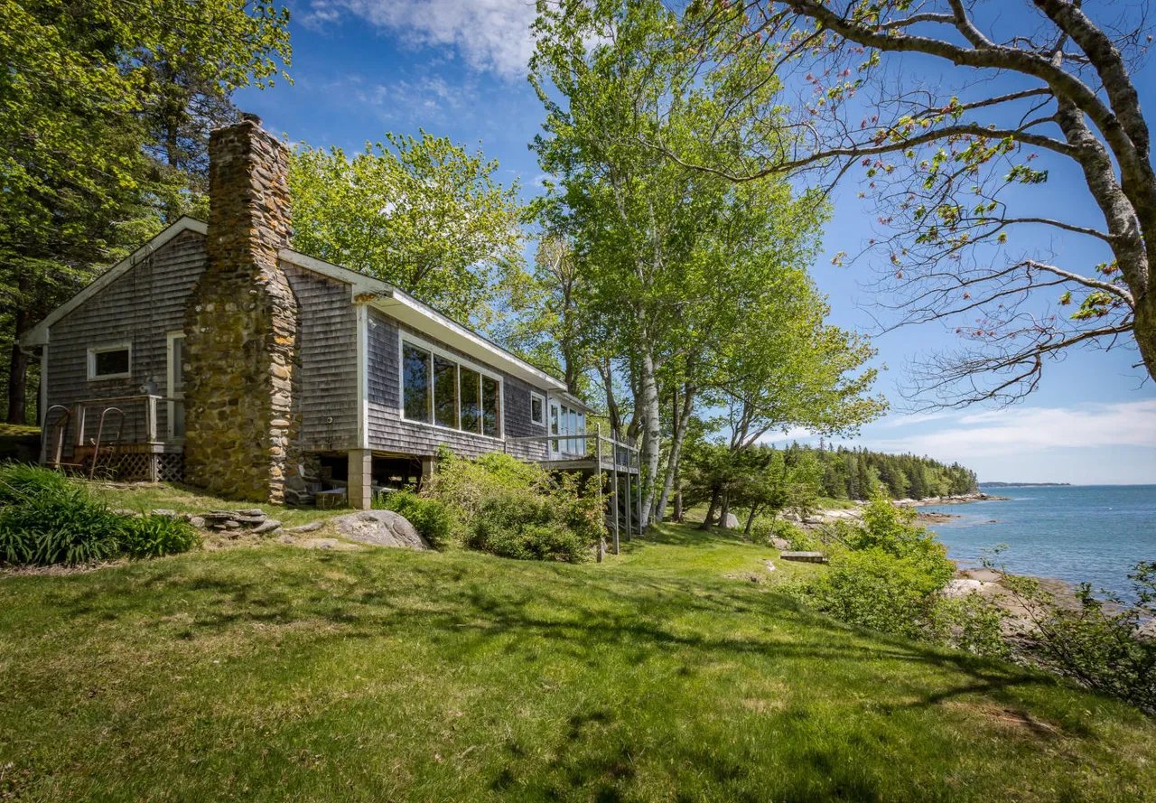 Home for Sale – 18 Dyer Point Road Owls Head, Maine