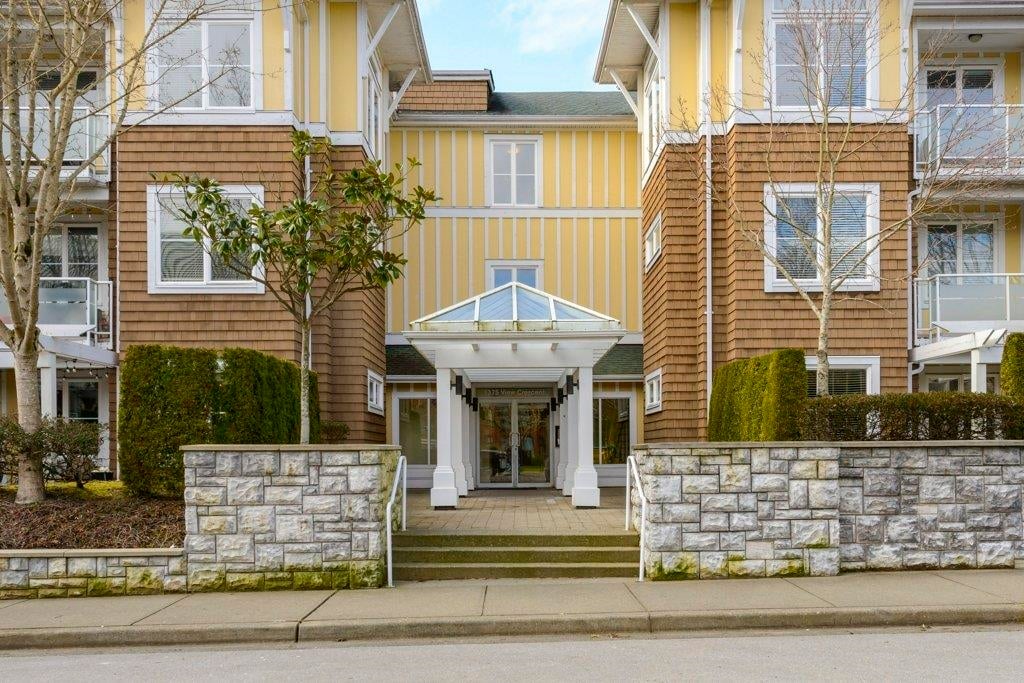 101-1375 View Cres