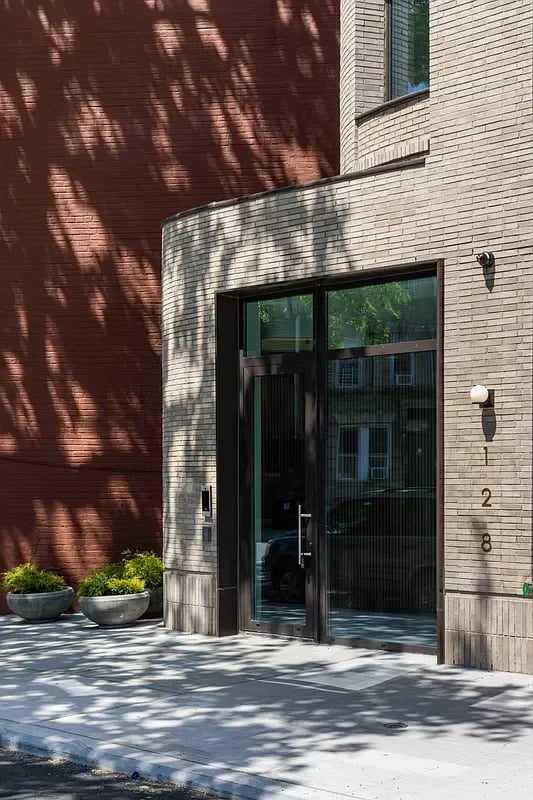 128 Woodpoint Road #5