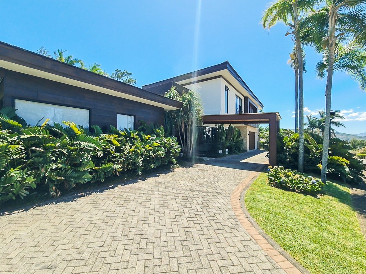 Contemporary Golf Course Villa, Guacima, Alajuela